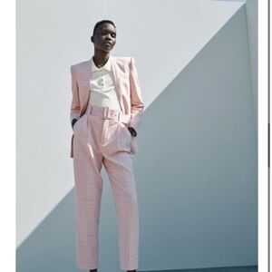 ZARA TAILORED PLAID PINK BLAZER AND PANT SET (2 pcs)
BRAND NEW